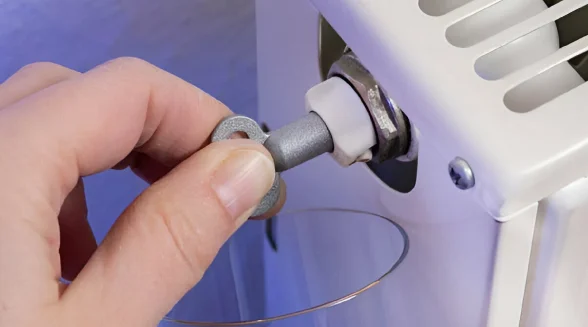 Purga de radiadores durante manutenção de sistemas de aquecimento no distrito de Braga.